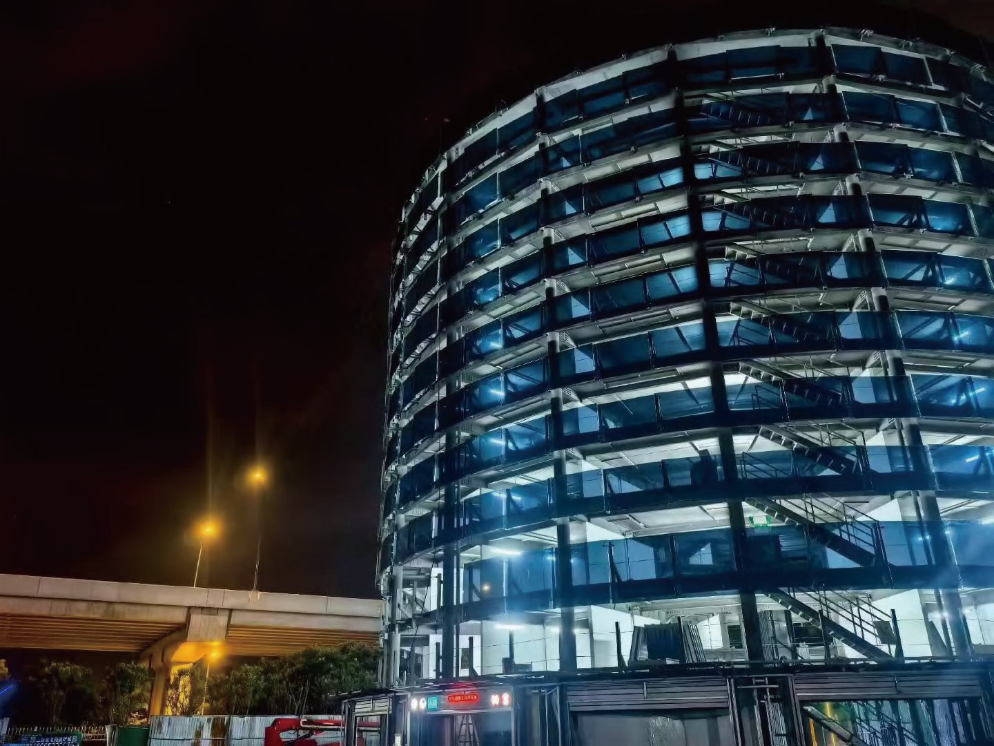 The entrance to a Jiangsong intelligent parking garage